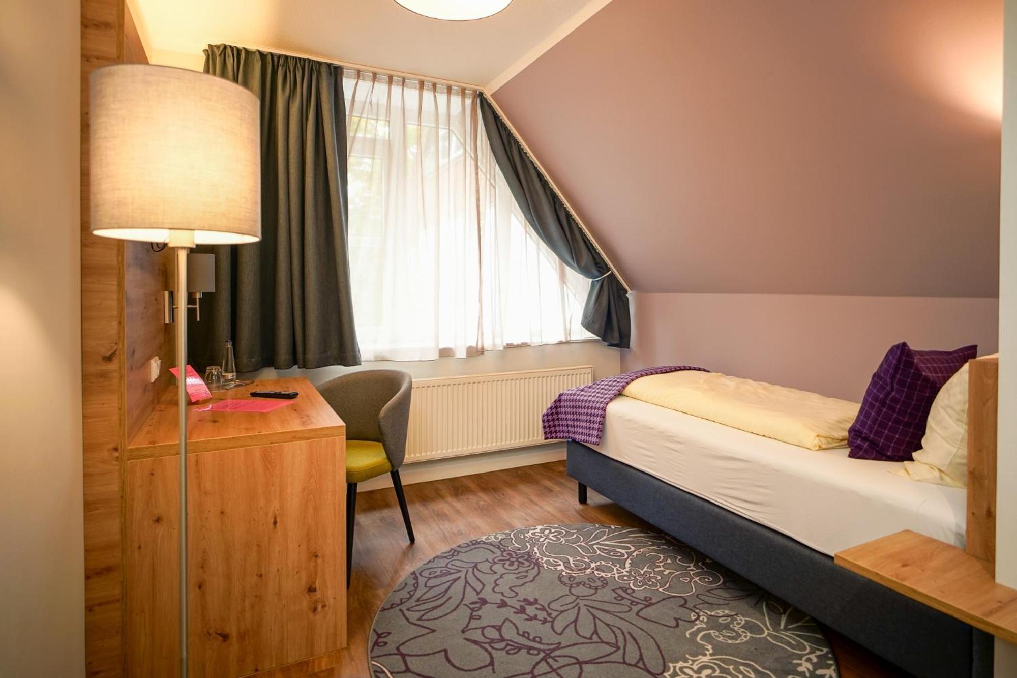 Hotel Lindenhof Bielefeld Bagian luar foto