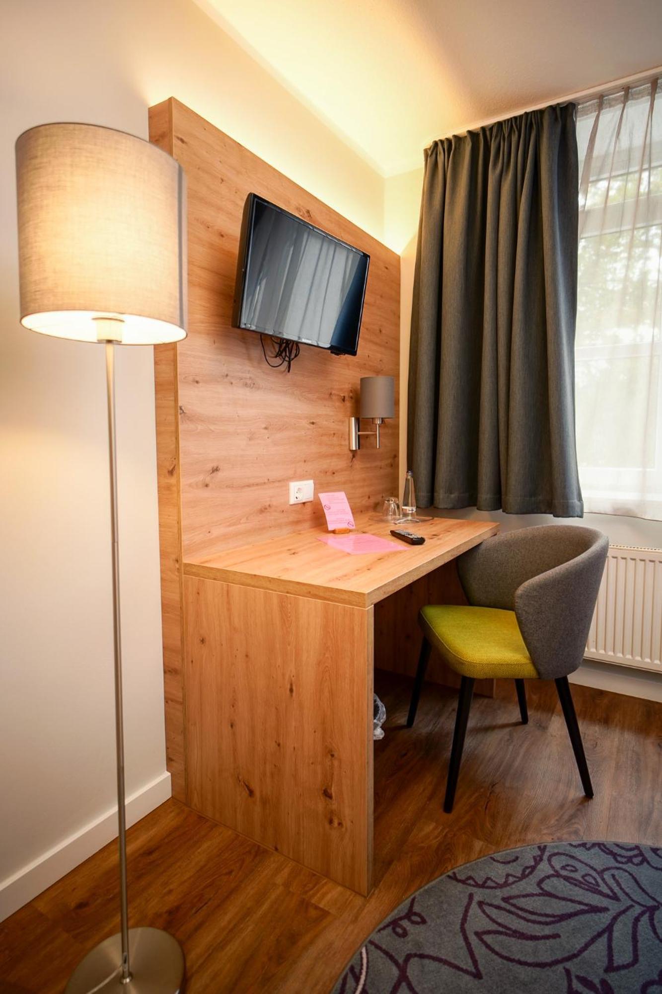 Hotel Lindenhof Bielefeld Bagian luar foto