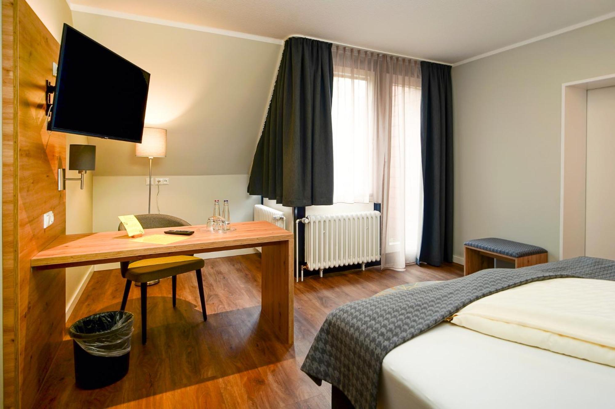 Hotel Lindenhof Bielefeld Bagian luar foto