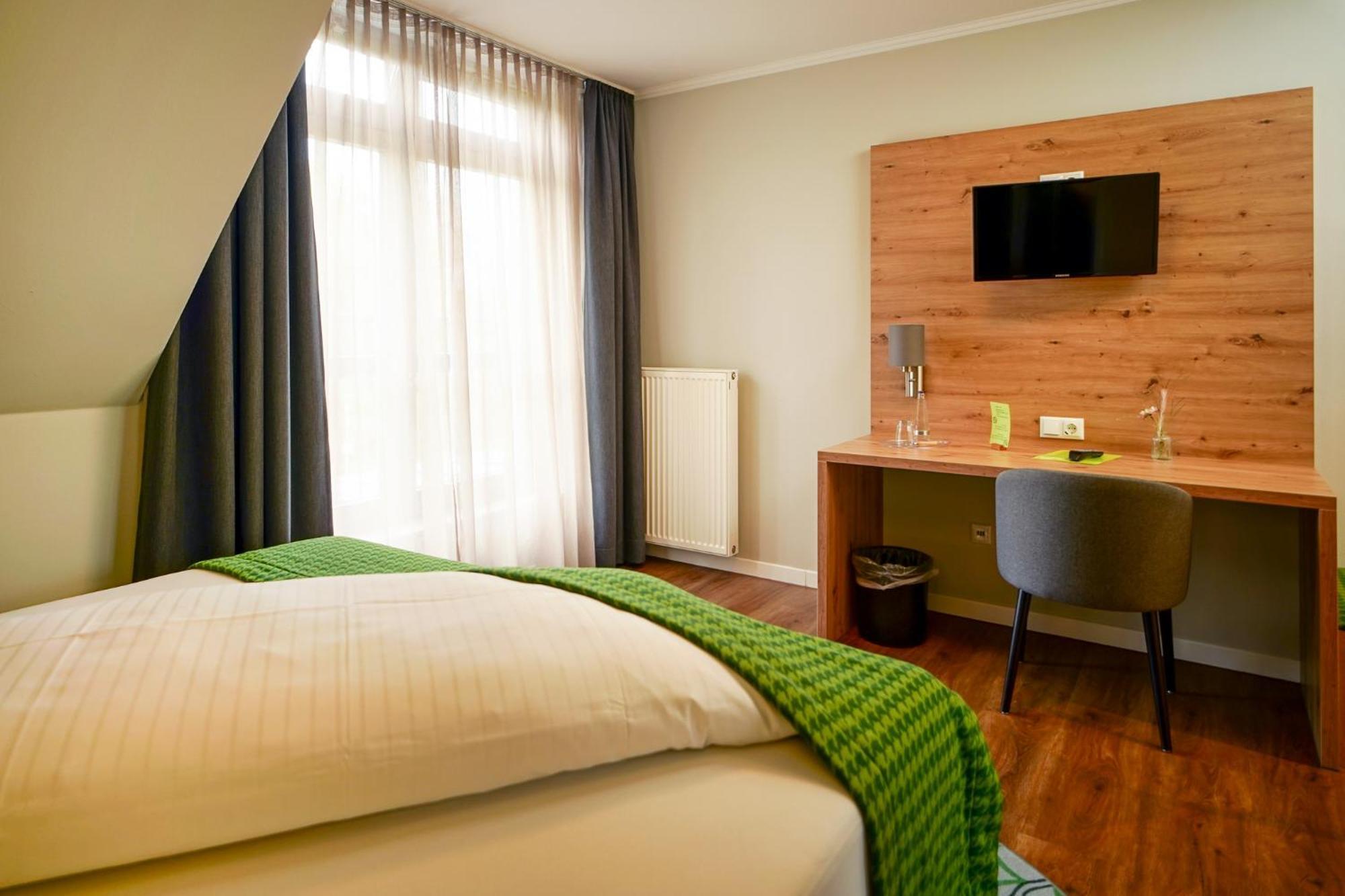 Hotel Lindenhof Bielefeld Bagian luar foto